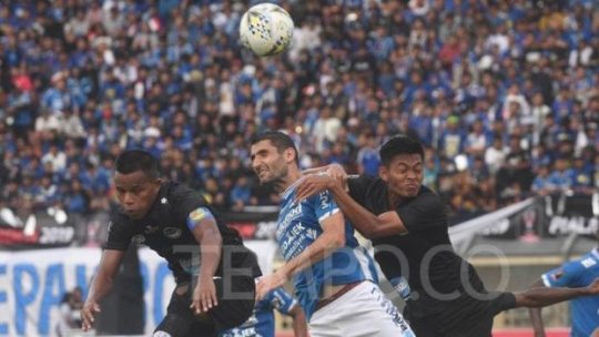 Persib Dikalahkan Tira Persikabo 1-2, Radovic dan Umuh Salahkan Wasit