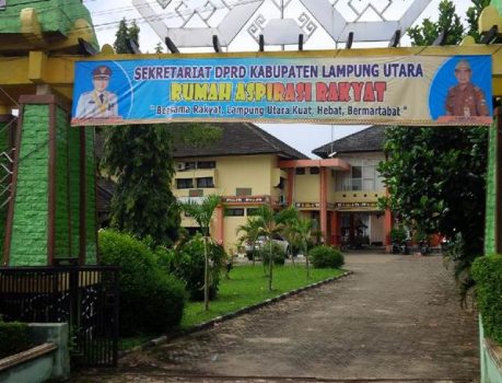 Anggota DPRD Lampura Juga Menilai Spanduk di Gerbang Kantor Dewan Janggal