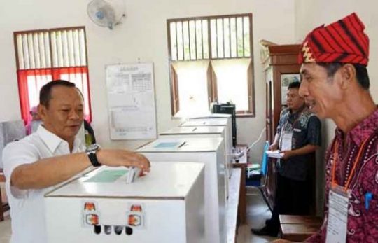 Ketua DPRD Lampung Selatan Mencoblos di TPS 03 Desa Kedaton