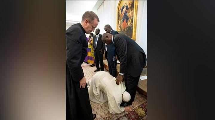 Serukan Perdamaian, Paus Fransiskus Cium Kaki Presiden Sudan Selatan