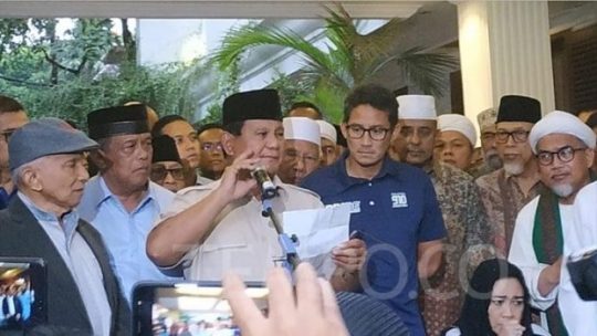 Prabowo Deklarasi Kemenangan Lagi, Sandiaga Hadir Sambil Terdiam