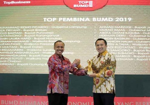 Gubernur Ridho Raih Penghargaan TOP Pembina BUMD 2019