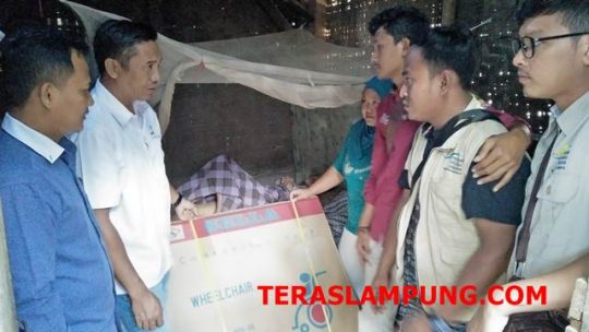 Dinsos Lamsel dan Pendamping PKH Sidomulyo Serahkan Bantuan untuk Warga KPM Desa Bandardalam