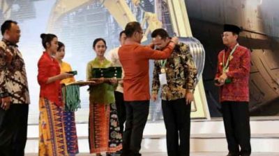 Gubernur Ridho Kembali Raih Penghargaan K3 dari Kemenakertrans