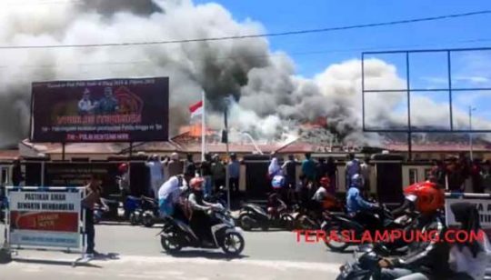 Mapolres Lampung Selatan Terbakar