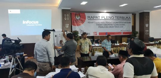 Pleno Rekapitulasi Penghitungan Suara Pemilu 2019 oleh KPU Tulangbawang.