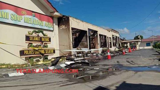 Mapolres Lamsel Terbakar, Gudang Senjata dan Sebagian Besar Bangunan Ludes