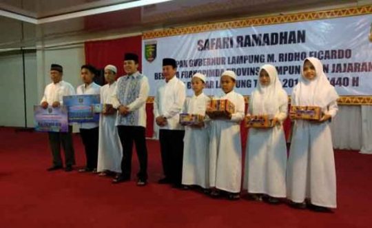 Bertemu Herman HN di Masjid Al Furqon, Ini Pesan Gubernur Ridho