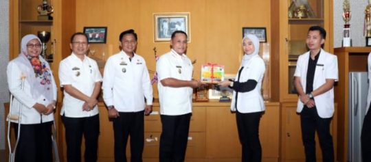 Plt Bupati Lampung Selatan, Nanang Ermanto Lepas 18 Dokter Internship