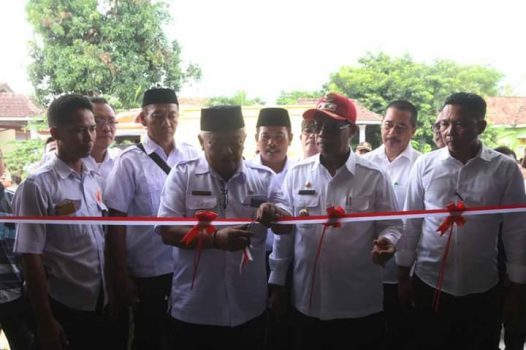 Bupati Lamteng Meresmikan Pasar Rakyat di Banjar Agung