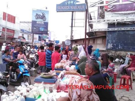 Berburu Takjil di Pasar Sore Ramadan Sidomulyo Lamsel