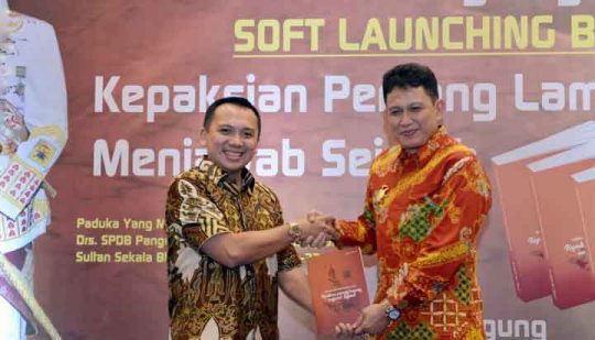 Buku “Kepaksian Pernong Lampung Menjawab Sejarah” Diluncurkan di Mahan Agung