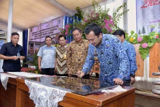 Gubernur Ridho Ficardo Resmikan Pembangunan Perumahan untuk 4.291 ASN