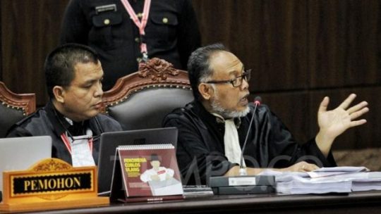 Hakim MK Minta Bambang Widjojanto Diam atau Keluar