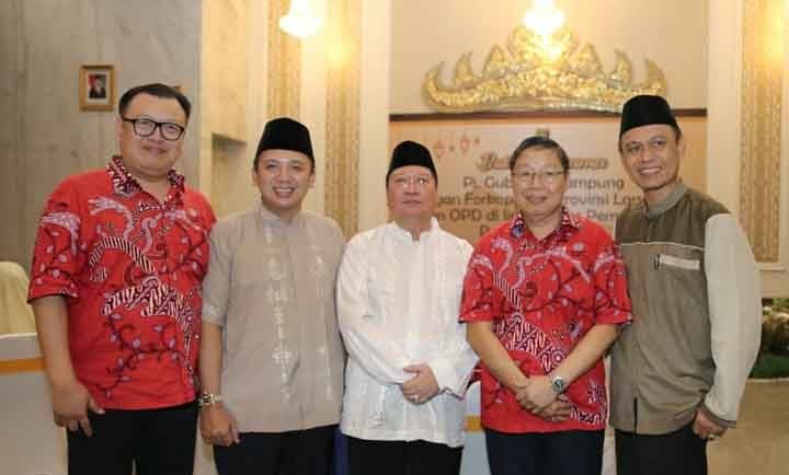 Pj. Gubernur Boytenjuri Berbuka Bersama dengan Mantan Gubernur Ridho Ficardo di Mahan Agung