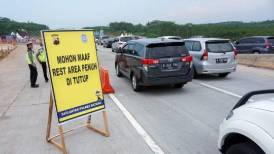Bikin Macet Saat Arus Mudik, Kementerian PUPR Evaluasi Desain “Rest Area” di Jalan Tol