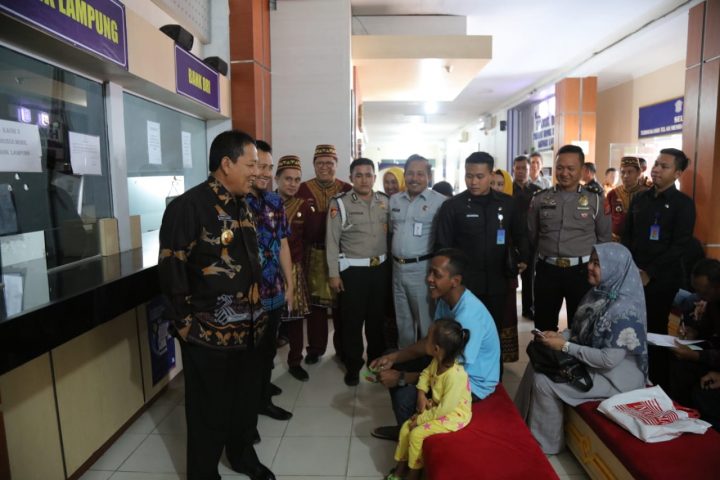 Tingkatkan Pelayanan, Gubernur Arinal Djunaidi Sidak Samsat