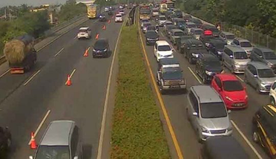 Imbas Kepadatan Lalu Lintas Di Jalan Tol JORR E, Contraflow Diberlakukan Dari Jati Asih Menuju Off Ramp Kalimalang