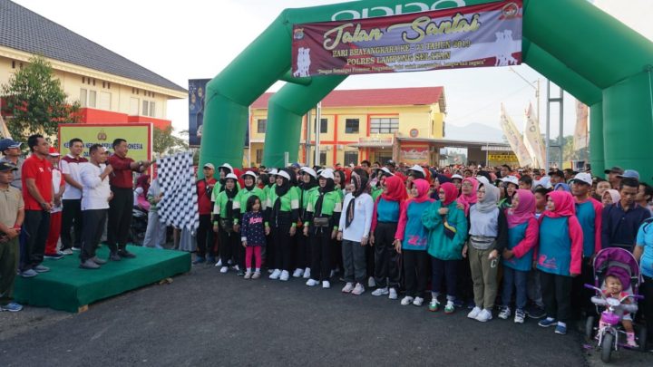 Plt Bupati Lampung Selatan Lepas Peserta Jalan Sehat HUT ke-73 Bhayangkara