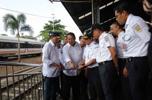 Lampung Kembangkan Komuter Antarkota, Menhub Respons Positif Upaya Gubernur Arinal Alihkan Angkutan Barang ke Luar Kota