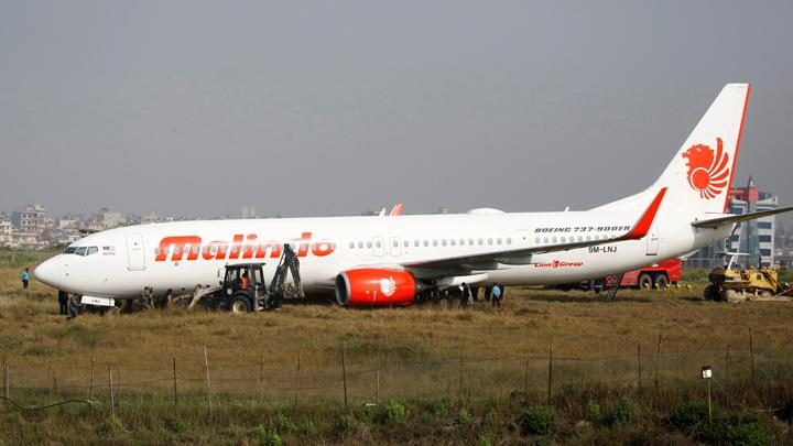Malindo Air Tergelincir di Bandara Husein Sastranegara
