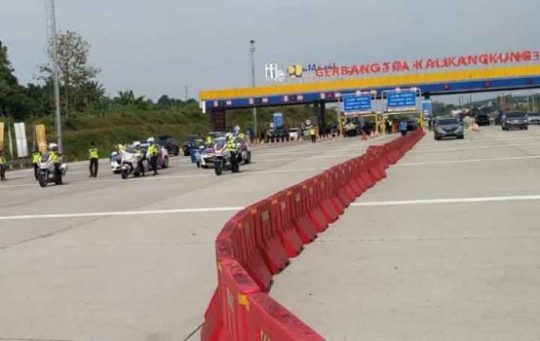 Puncak Arus Balik Hari Ini, Satu Jalur Berlaku di Gerbang Tol Kalikangkung – Cikampek