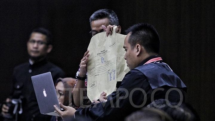 Saksi Kubu Prabowo Tuding Ada Amplop Rusak Bekas Plano C1