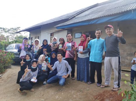 Mahasiswa KKN Unila Bangun 15 ‘Lamban Baca’ di Lampung Barat