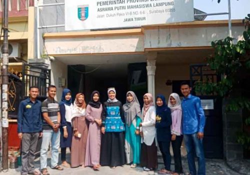 Temui Mahasiswa Lampung di Surabaya, Nunik Dapat Kejutan