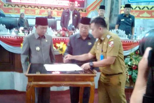 DPRD Lampura Sahkan Raperda Pertanggungjawaban Pelaksanaan APBD 2018