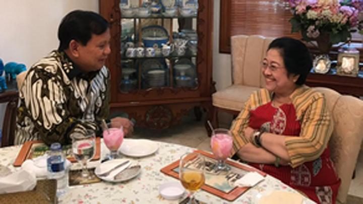 Politik Nasi Goreng, Sumringah Megawati, dan Tawa Lepas Prabowo