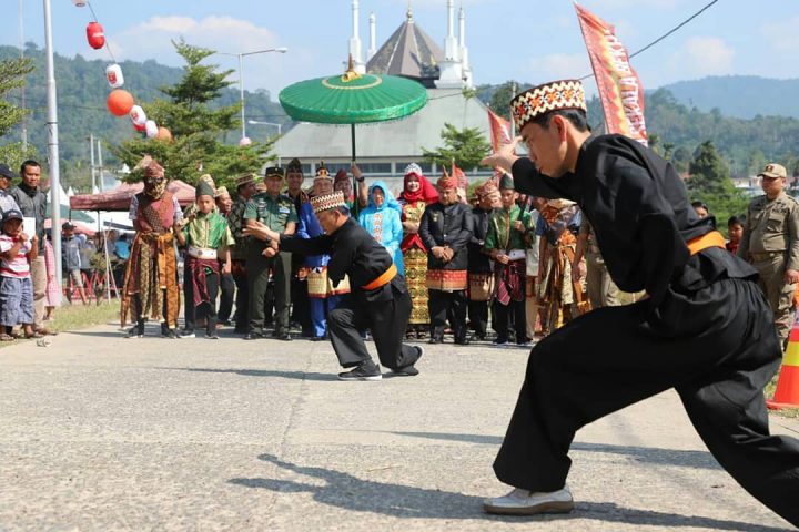 Masyarakat Lampung Barat Antusias Menyaksikan Karnaval Budaya Sekala Bekhak