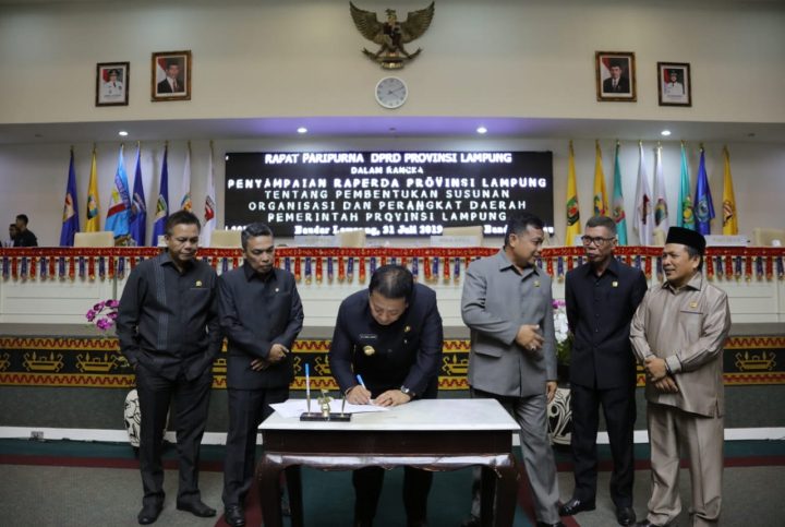 Gubernur – DPRD Lampung Teken Persetujuan Pertanggungjawaban APBD 2018