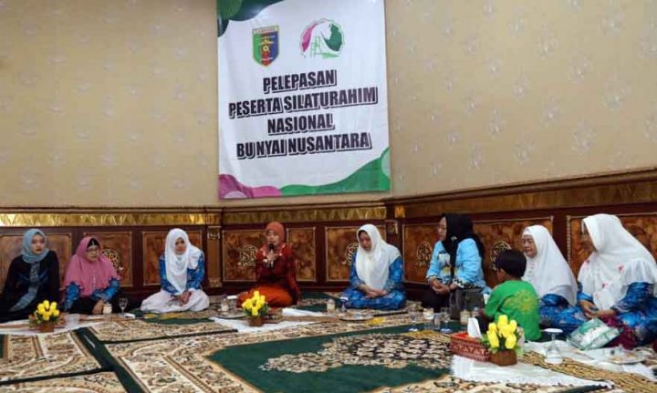 Wagub Lampung Lepas Peserta Silatnas Bu Nyai Nusantara