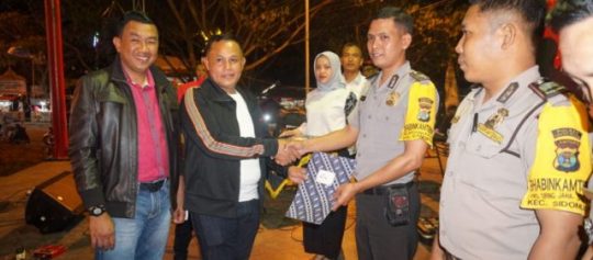 Tiga Anggota Kamtibmas Dapat Hadiah Umrah dari Plt Bupati Lamsel