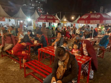 Meriahkah Festival Krakatau, APJI dan Kulinerku Bagikan 5.000 Porsi Mi Gratis