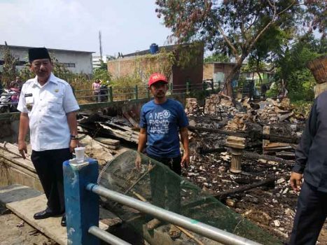 Walikota Herman HN Sambangi Korban Kebakaran di Kampung Baru