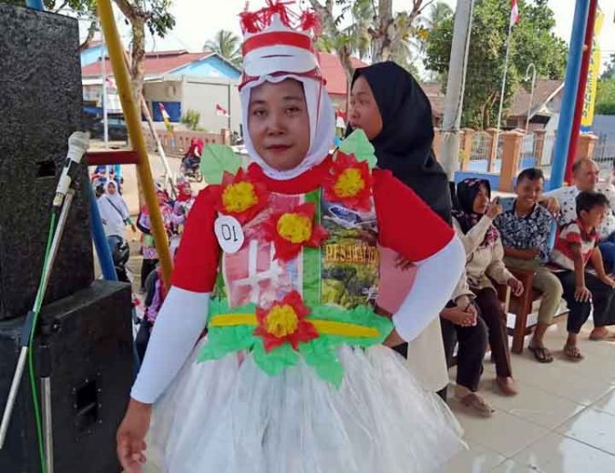 PKH Kotagajah Gelar Lomba Peragaan Busana dan Karnaval dengan Bahan Barang Bekas