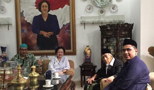 Taj Yasin Minta Sudahi Perdebatan Serobot Doa di Makam Mbah Moen