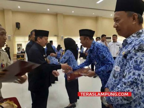 359 PNS Pemkot Bandarlampung Terima Satya Lencana Karya Satya