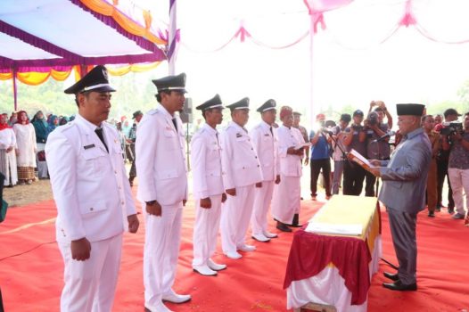 Di Kalirejo, Nanang Ermanto Lantik Lima Kepala Desa