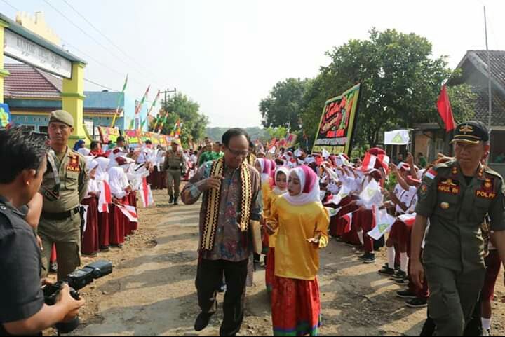 penyambutan kedatangan rombongan tim penilai LSS-UKS di SDN 2 Subik, Abung Tengah