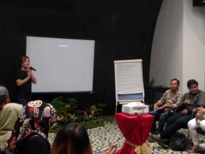 Alangkah Sulitnya Waria Membuat KTP