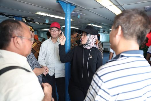 Wagub Lampung Sidak Dua Kapal Asing di Perairan Pulau Siuncal Pesawaran