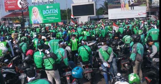 Ribuan Pengemudi Gojek Demo di Bundaran Adipura Bandarlampung, Ini Tuntutannya
