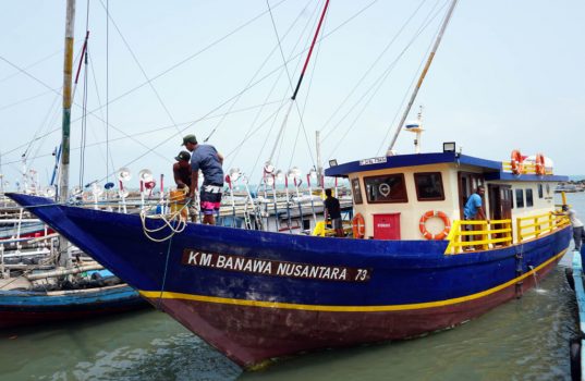 Kapal Pera Bantuan Kemenhub Tiba di Dermaga Bom Kalianda