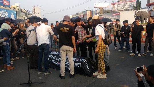 YLBHI: Demokrasi Mati, Reformasi Dikorupsi, Rezim Orba Bangkit Lagi