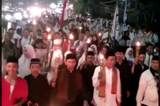 Ajarkan Tradisi Positif, Ribuan Siswa SMK Pustek Gelar Pawai Obor 1 Muharram