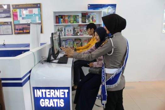 Untuk Para Pemohon SIM, Polresta Bandarlampung Siapkan Pojok Browsing
