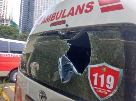 Ambulans Dituduh Bawa Batu, Saksi Sebut Oknum Brimob Gebuki Tenaga Medis